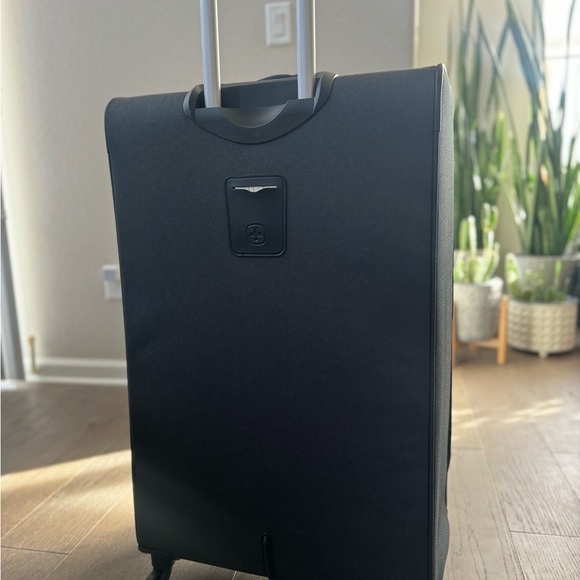 New! SWISSGEAR 29” 🇨🇭✈️🧳 LARGE Softside Checked Luggage Spinner - Picture 6 of 6